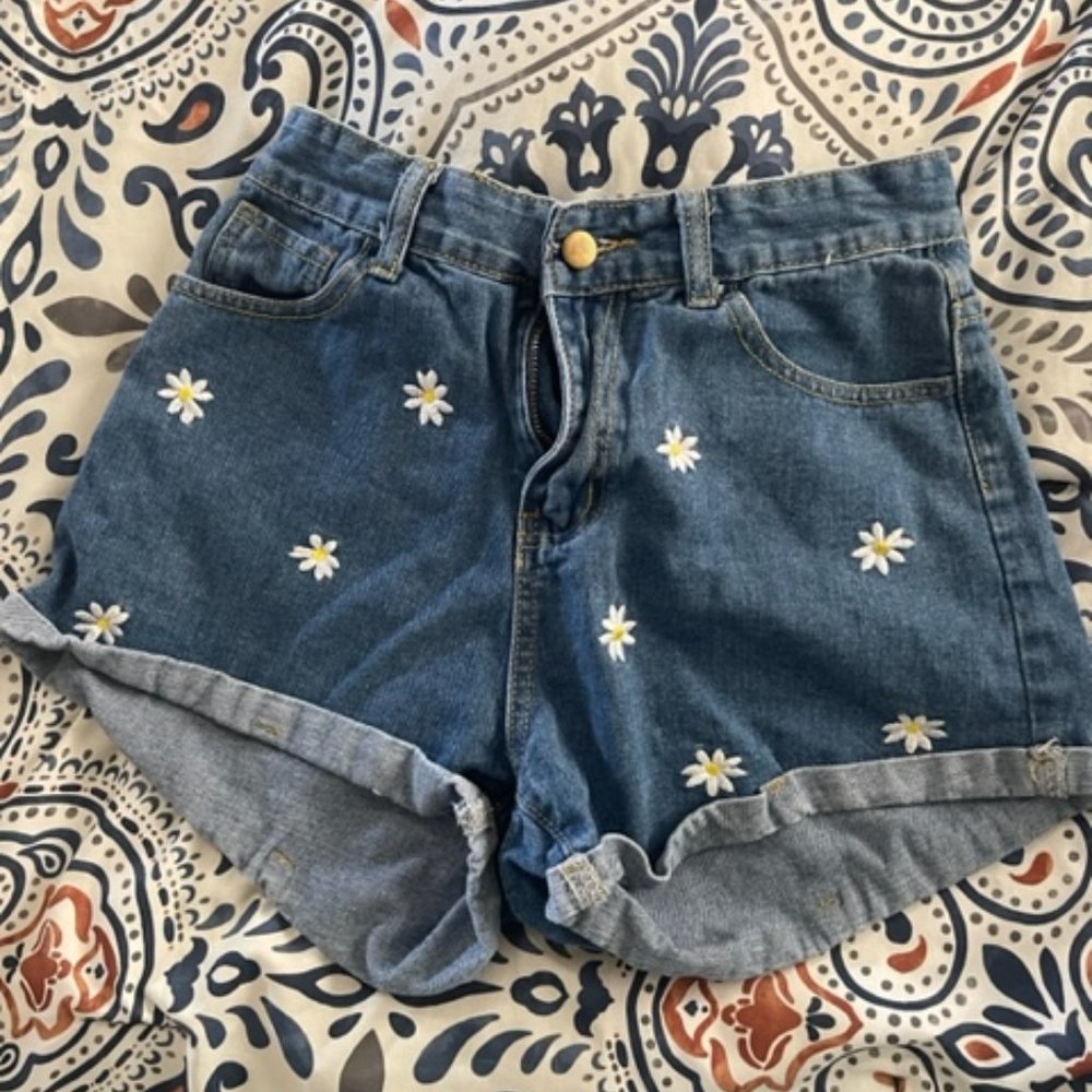 Embroidered Shorts Floral